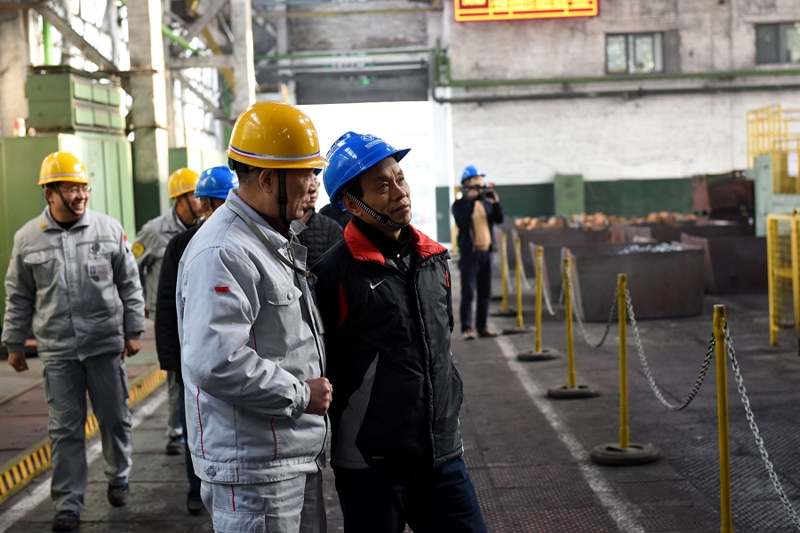 毛長林專注現場生產情況 壓縮.jpg 毛長林專注現場生產情況 壓縮.jpg