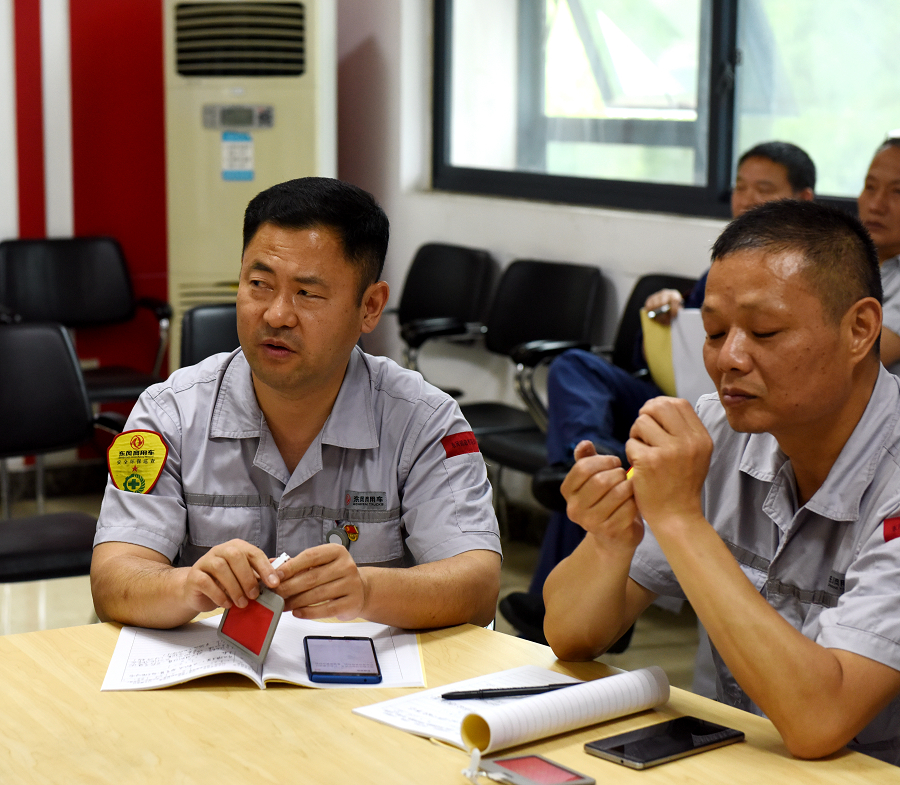 C:\Users\liangxq\Desktop\“三個報告”剛露面,鍛造廠員工為何討論的既熱烈又激烈?\鍛造廠討論公司黨代會報告10.jpg C:\Users\liangxq\Desktop\“三個報告”剛露面,鍛造廠員工為何討論的既熱烈又激烈?\鍛造廠討論公司黨代會報告10.jpg