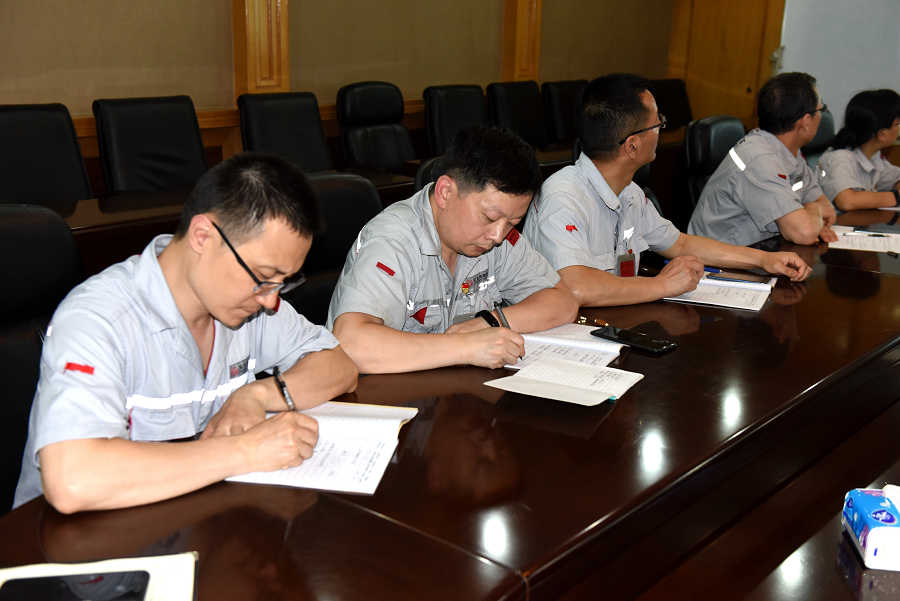 C:\Users\liangxq\Desktop\“三個報告”剛露面,鍛造廠員工為何討論的既熱烈又激烈?\鍛造廠員工代表討論公司黨代報告會現場.jpg C:\Users\liangxq\Desktop\“三個報告”剛露面,鍛造廠員工為何討論的既熱烈又激烈?\鍛造廠員工代表討論公司黨代報告會現場.jpg