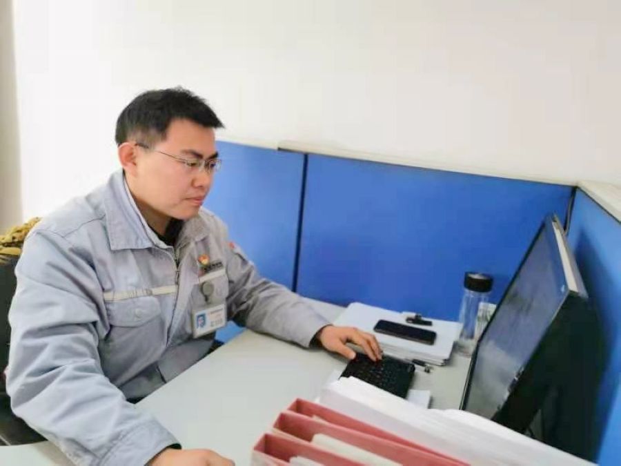 孫睆睆工作照 (1).jpg 孫睆睆工作照 (1).jpg