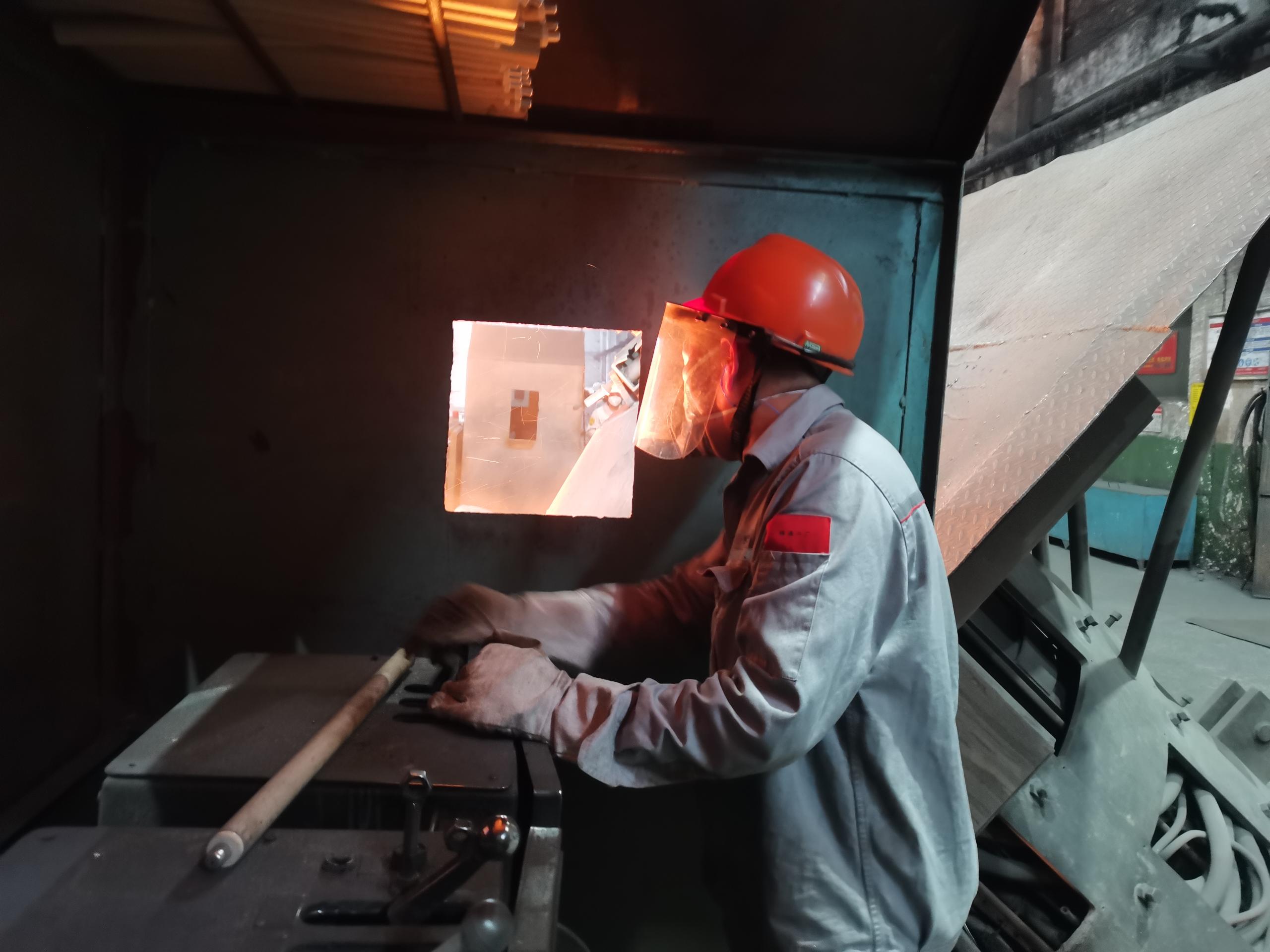 三車間熔化崗微技能競賽 (6).jpg 三車間熔化崗微技能競賽 (6).jpg