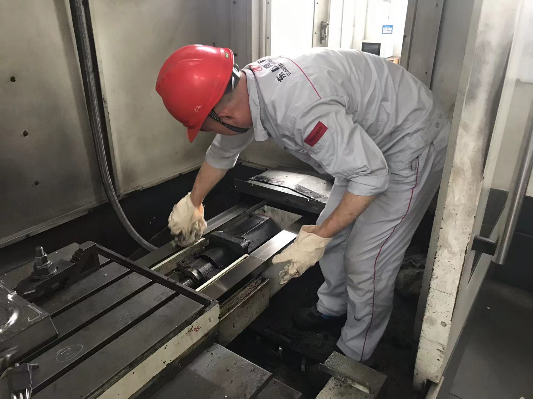 數(shù)控銑檢修2.jpg 數(shù)控銑檢修2.jpg